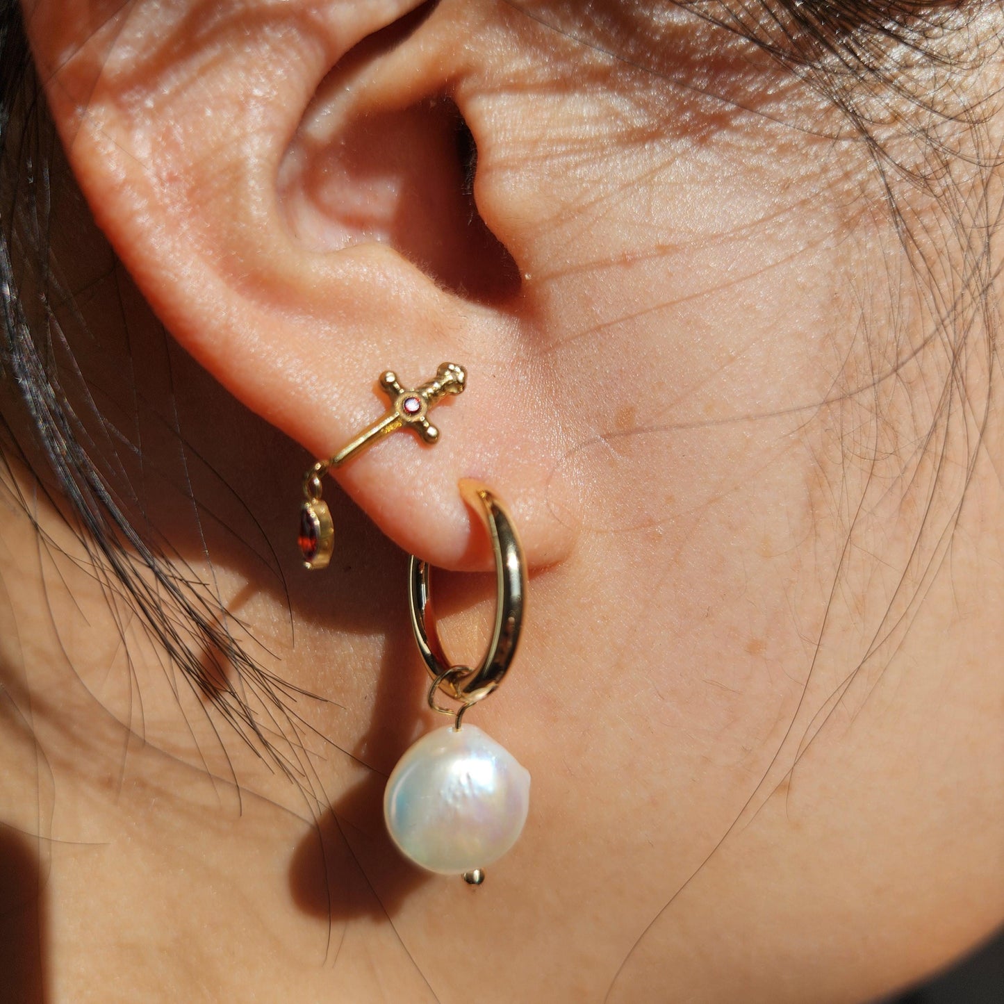 Minimal baroque white/black pearl hoop earrings/ gold and silver plated pearl earrings