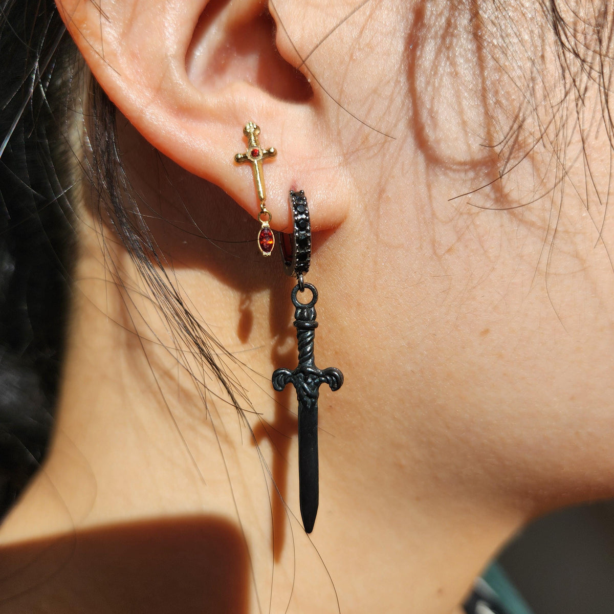 Gold/Silver/Gunmetal Antique Dagger SINGLE Huggie Hoop Earring / Tarot Sword Earring SINGLE