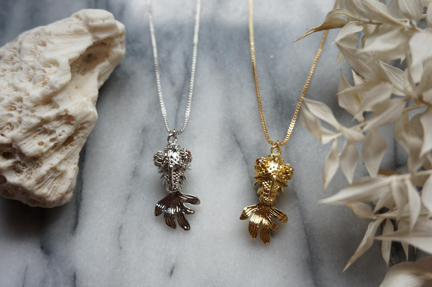 KINGYO Gold/Silver Moving Goldfish Pendant necklace