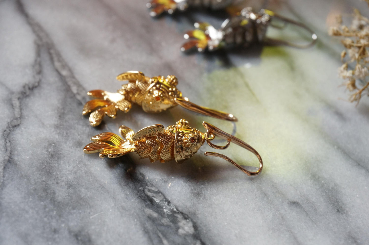 KINGYO Gold/Silver Moving Goldfish Earrings