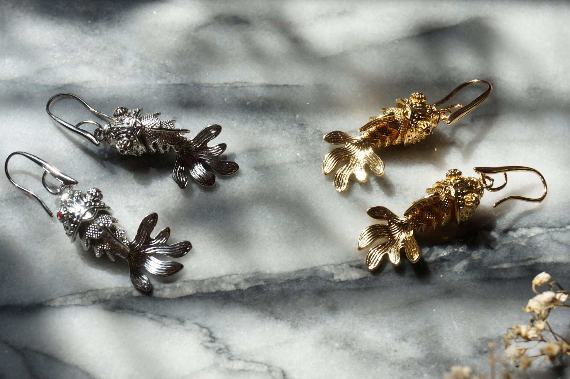 KINGYO Gold/Silver Moving Goldfish Earrings