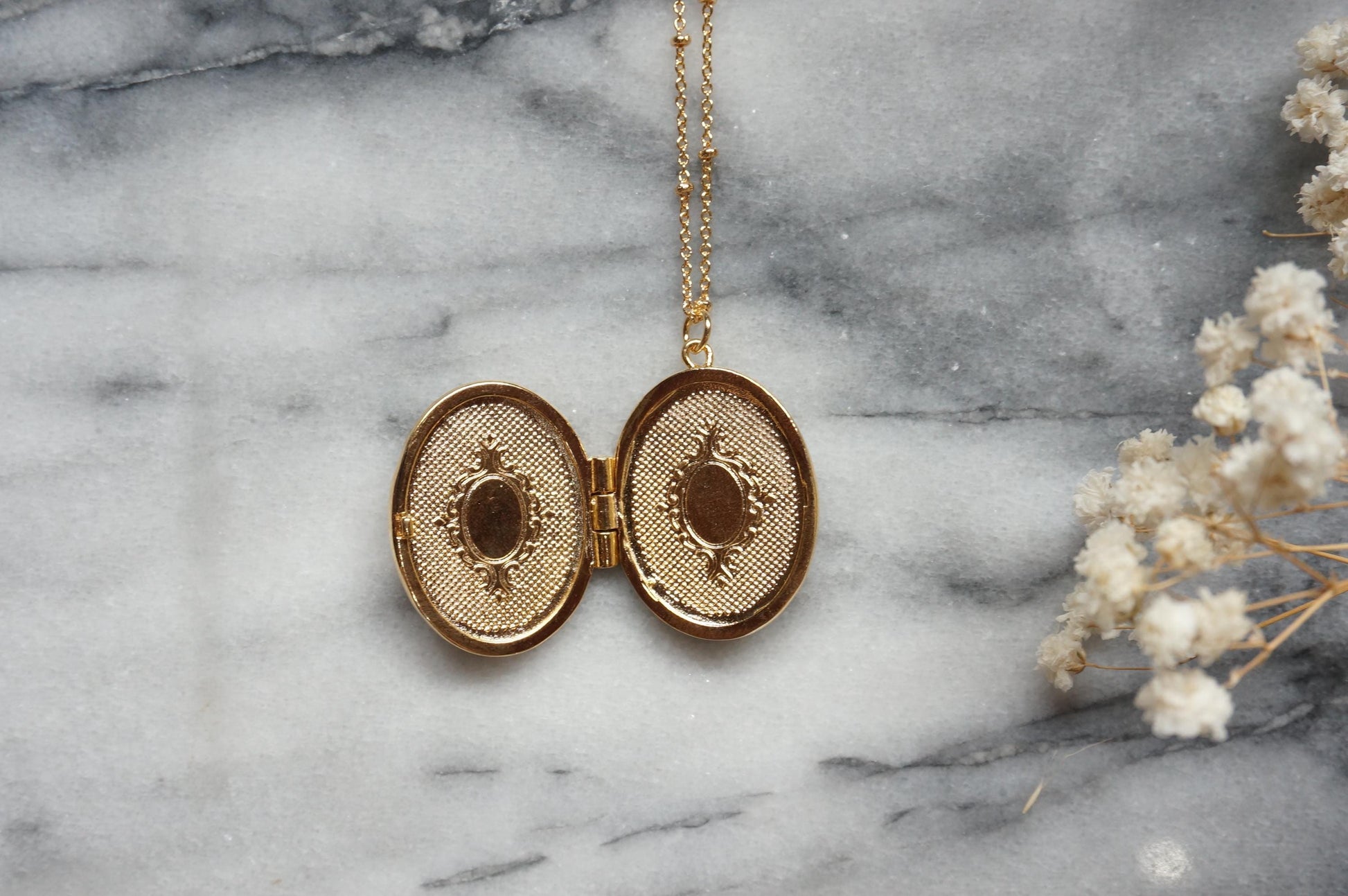 Oval Gold/Silver updated Antique Style Locket Necklace
