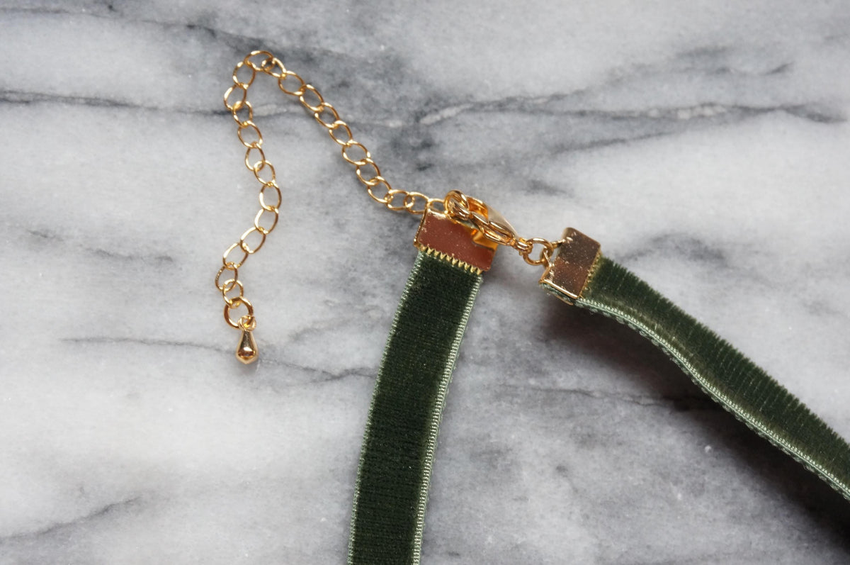 Choose Colour Minimal Stretch Velvet Choker Necklace - Adjustable Chain - Elegant Women's Jewelry