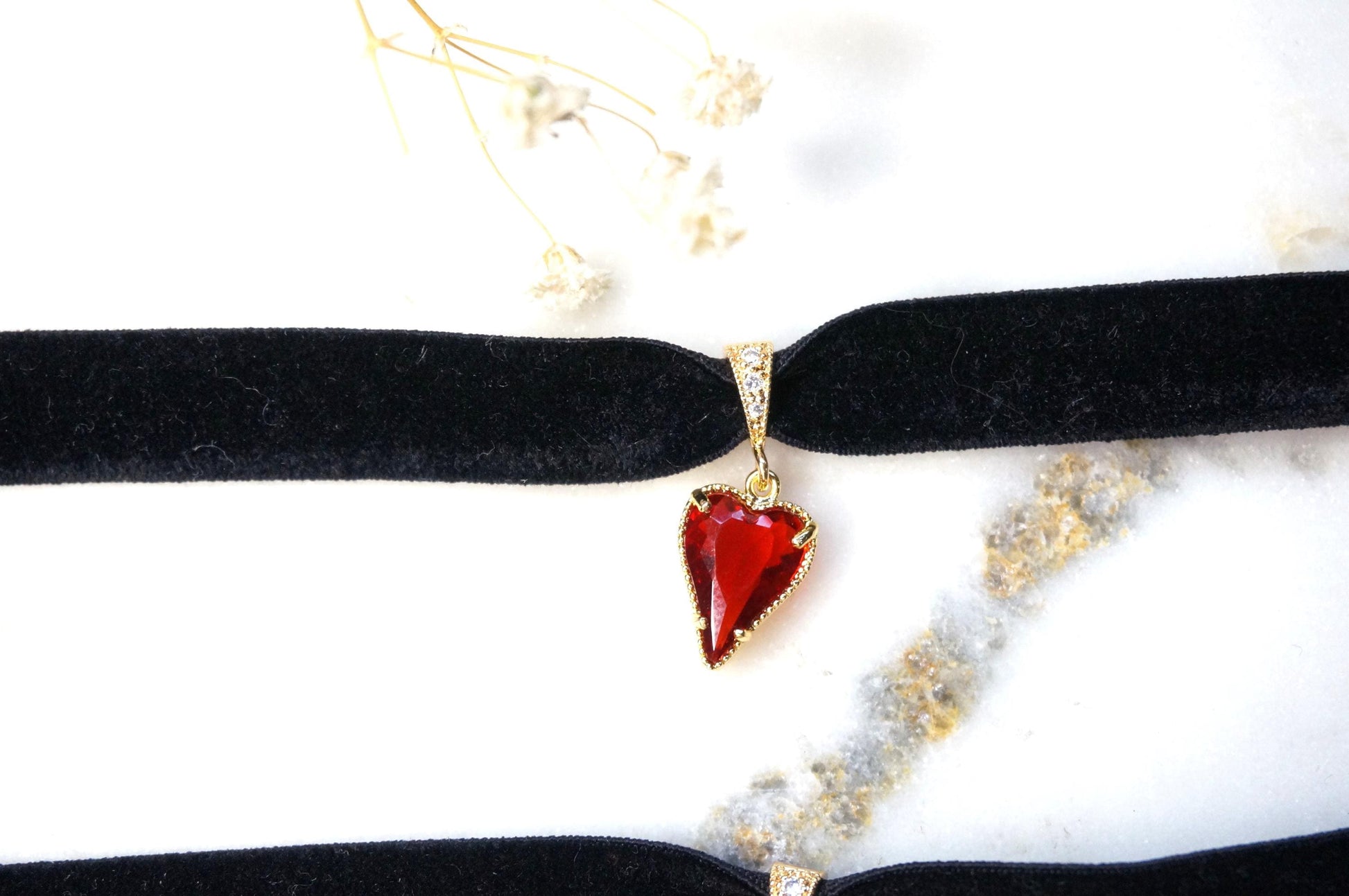 Alice Black/Red black velvet choker