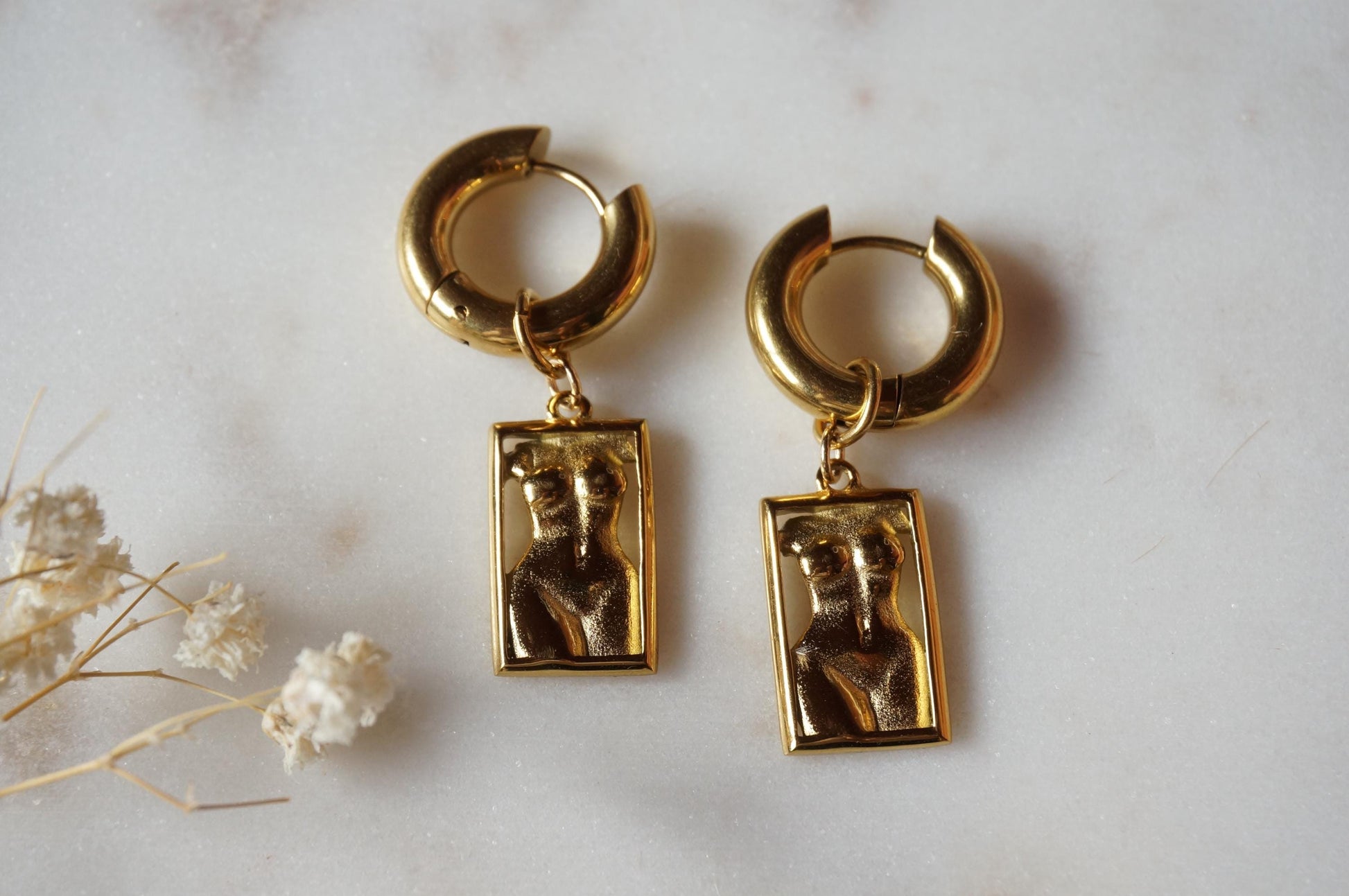 VENUS Chunky Gold Hoop Earrings