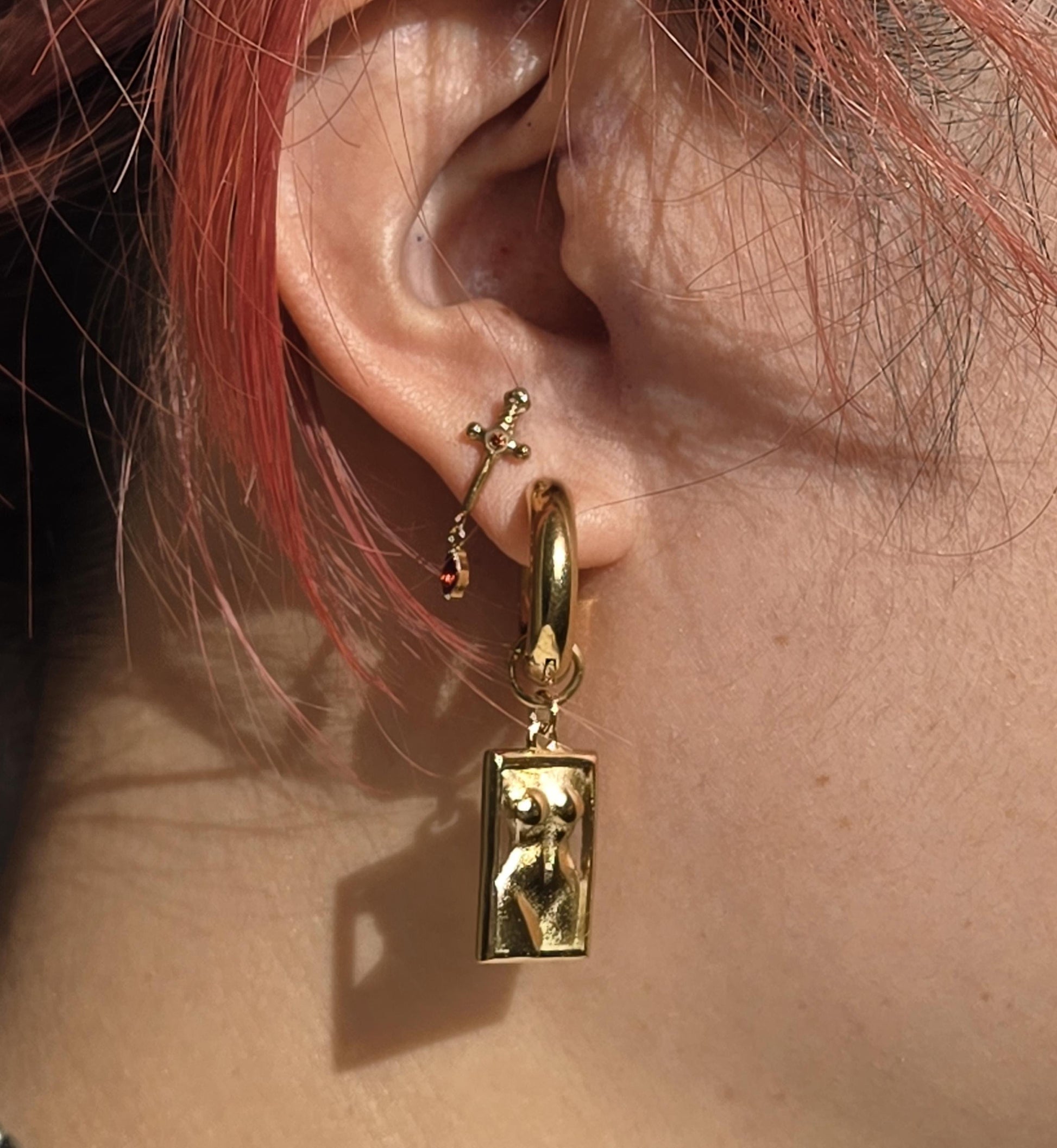 VENUS Chunky Gold Hoop Earrings