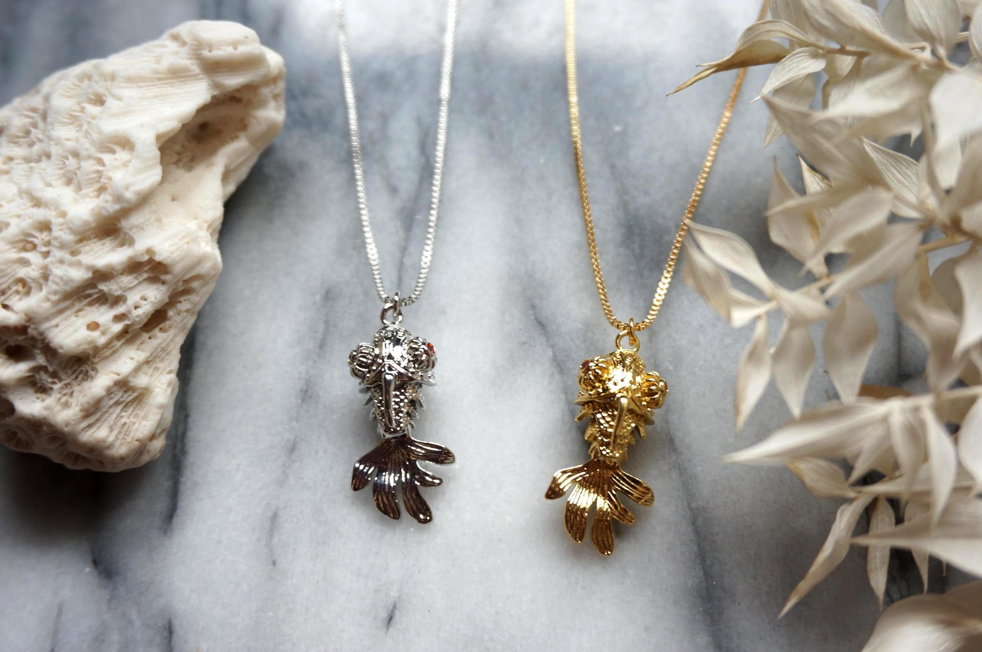 KINGYO Gold/Silver Moving Goldfish Pendant necklace