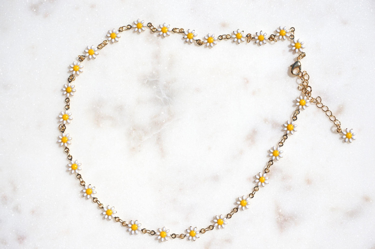 Daisy Chain Gold Necklace / White/Pink/Purple