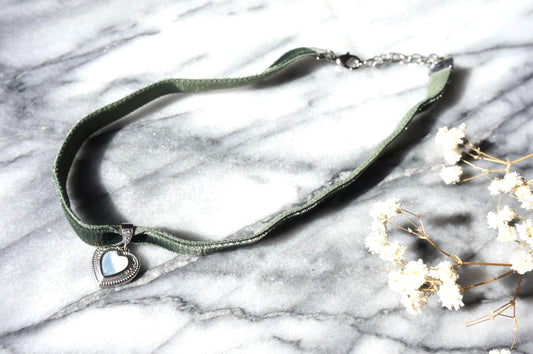 Antique Heart Stretch Black/Green Velvet Choker / Gold Silver Velvet Choker