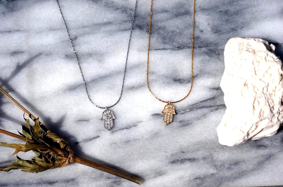 HAMSA Hand pendant Dainty necklace Gold/Silver