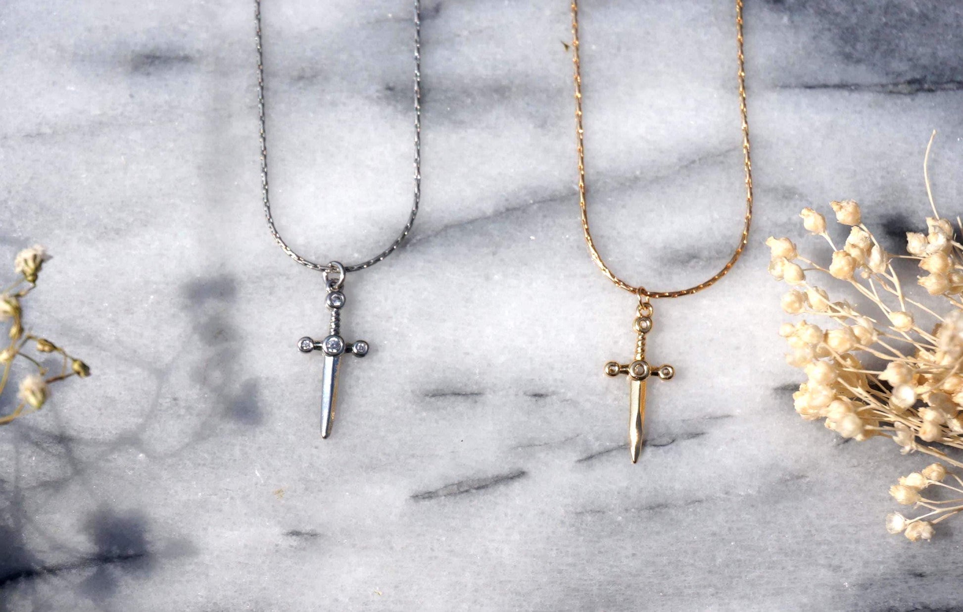 Tiny sword necklace gold/silver / dainty dagger necklace