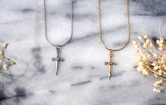 Tiny sword necklace gold/silver / dainty dagger necklace