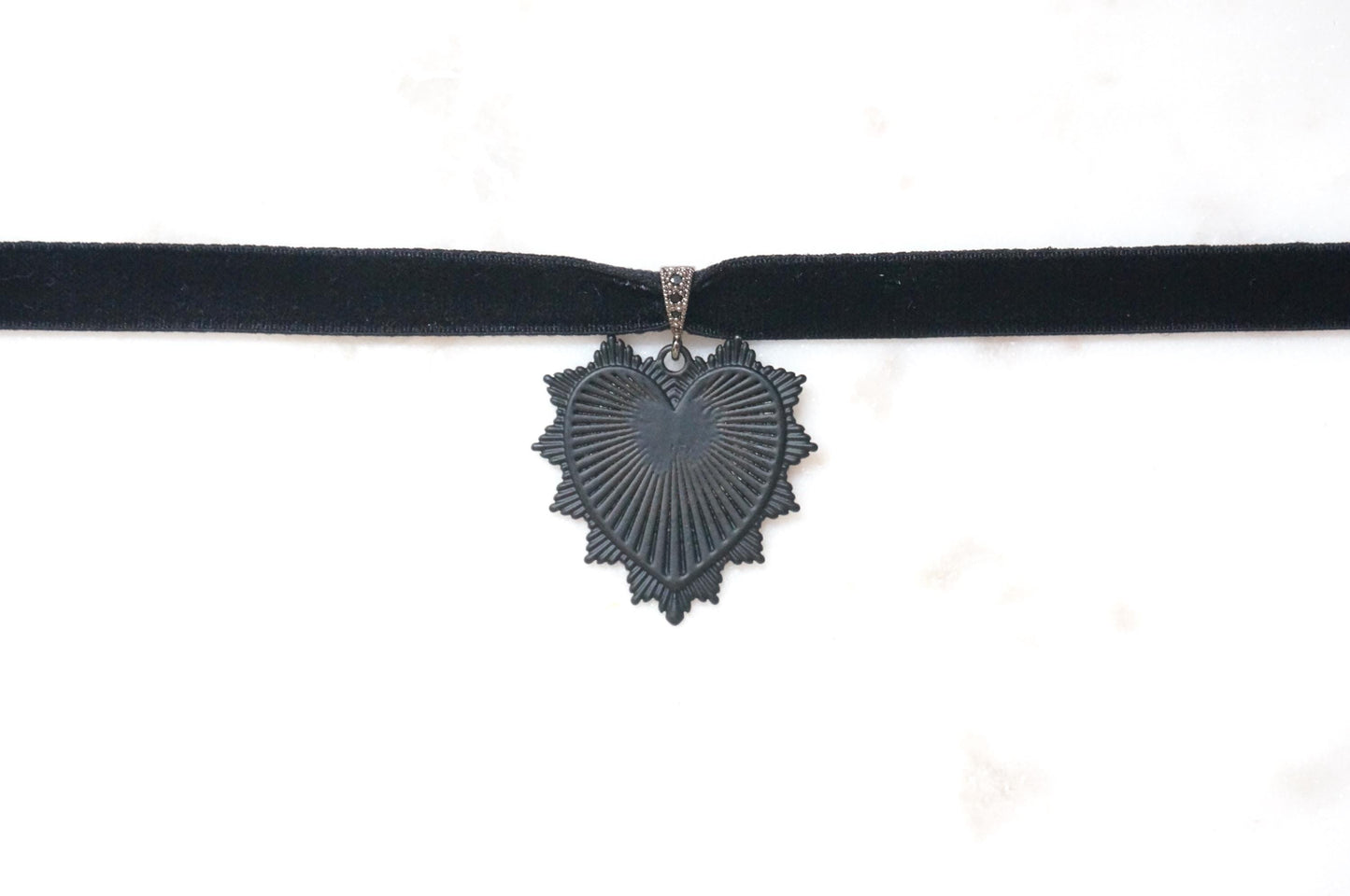 Black Heart Stretch Velvet Choker