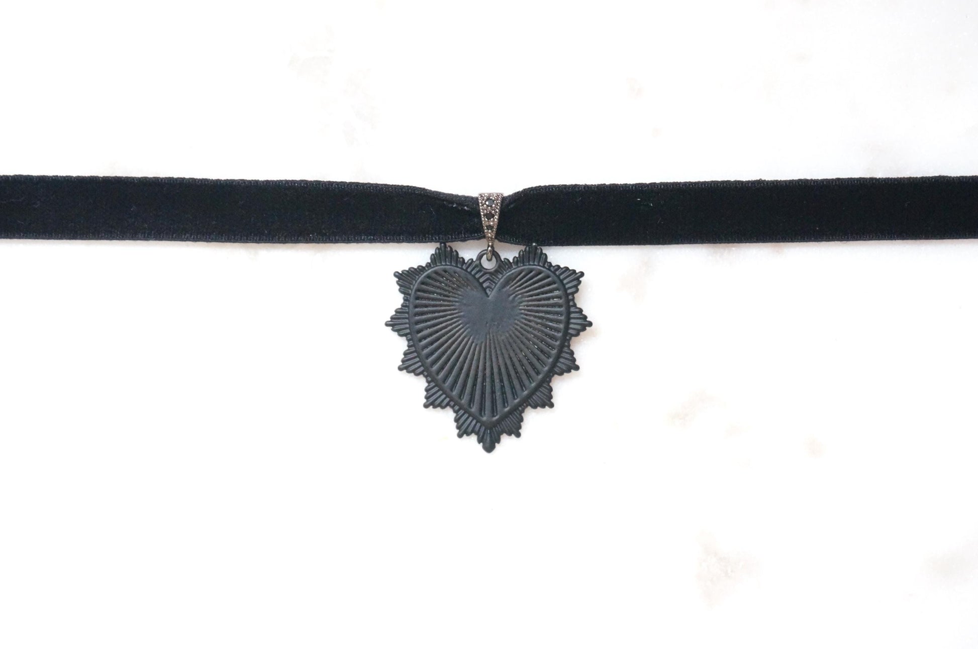 Black Heart Stretch Velvet Choker