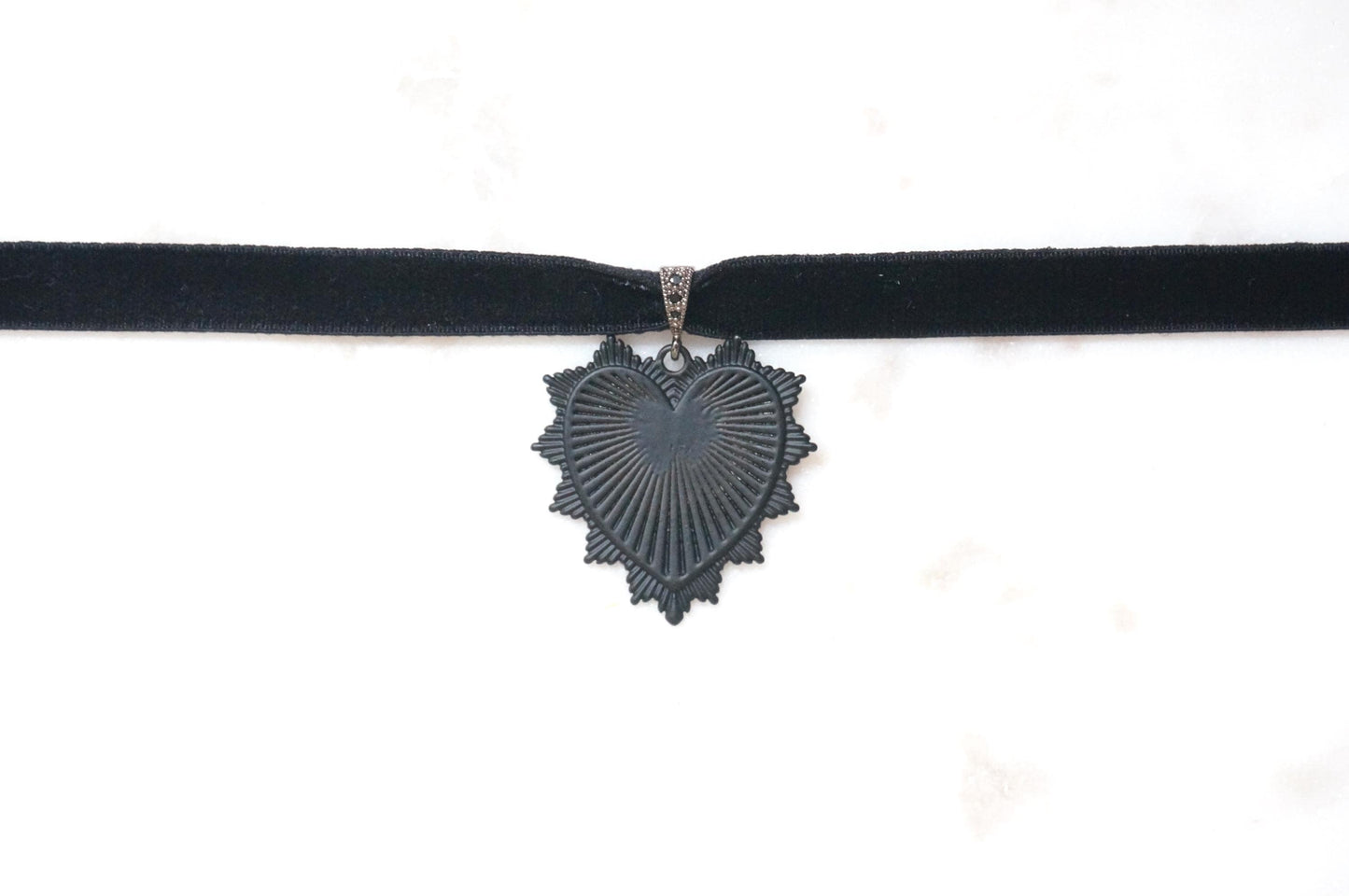 Black Heart Stretch Velvet Choker