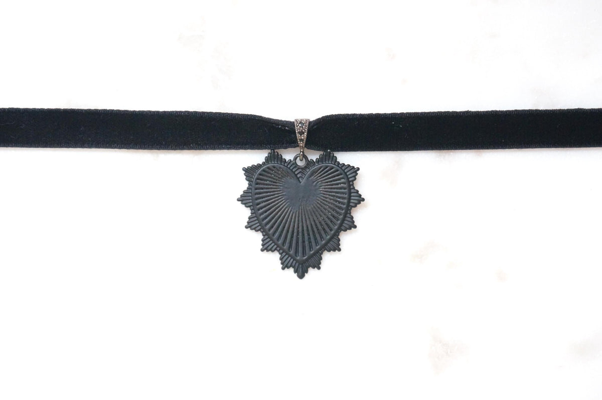 Black Heart Stretch Velvet Choker