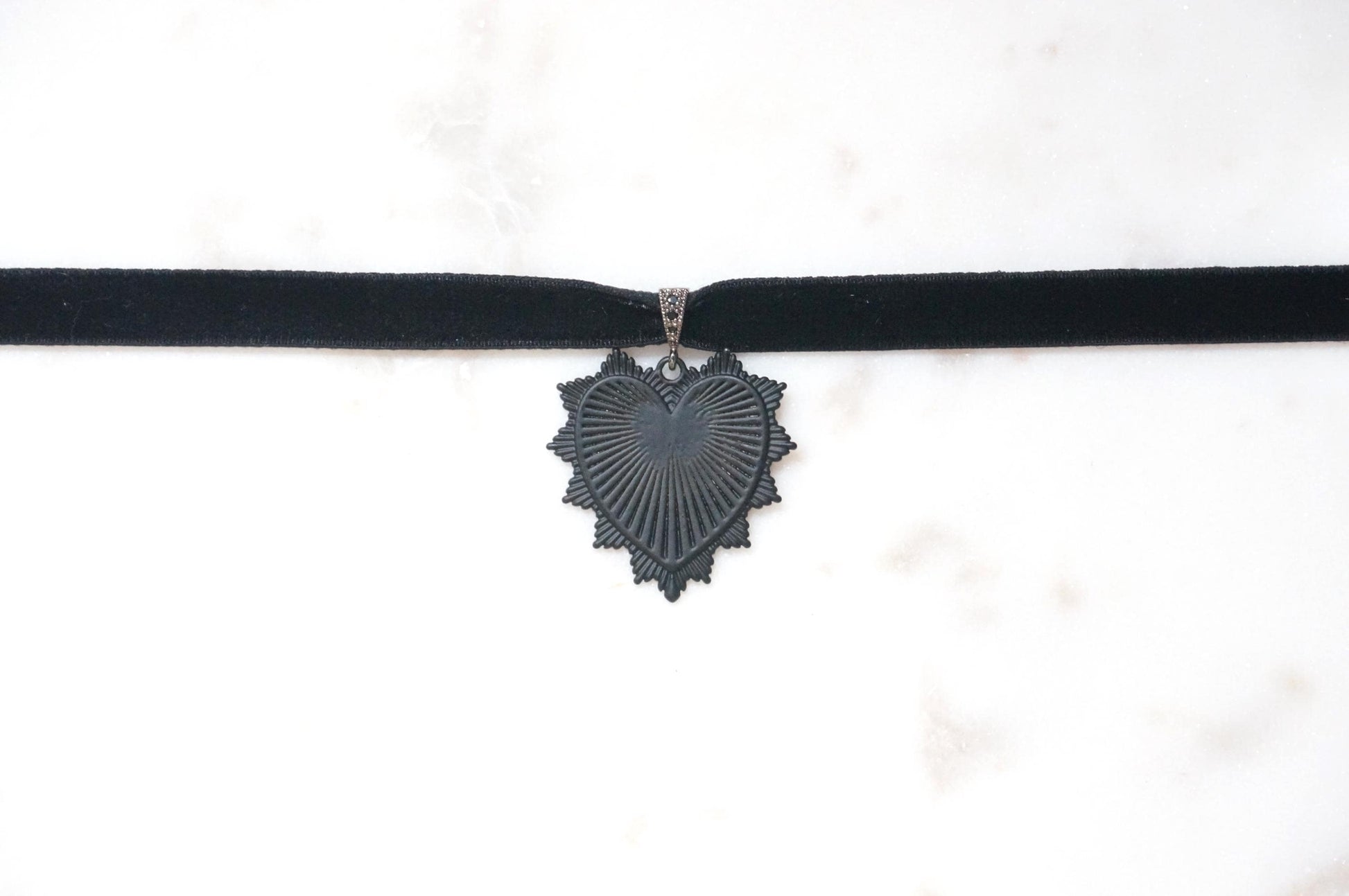 Black Heart Stretch Velvet Choker