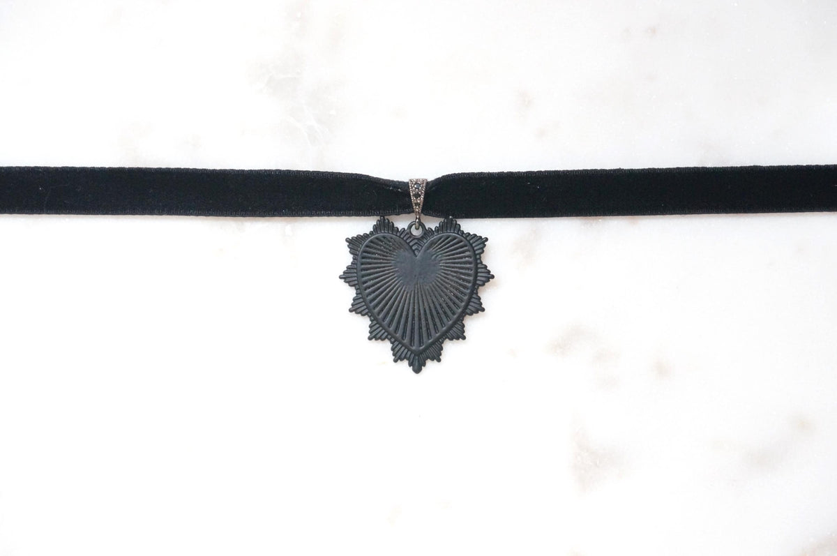 Black Heart Stretch Velvet Choker