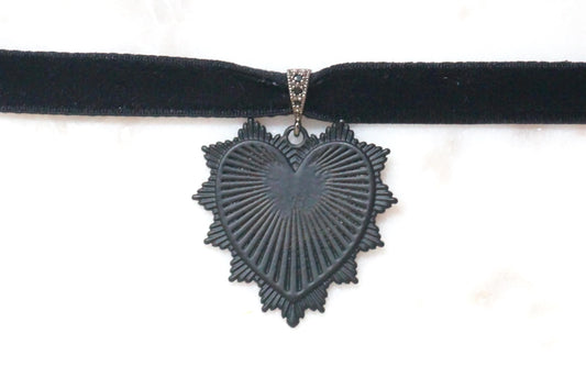 Black Heart Stretch Velvet Choker