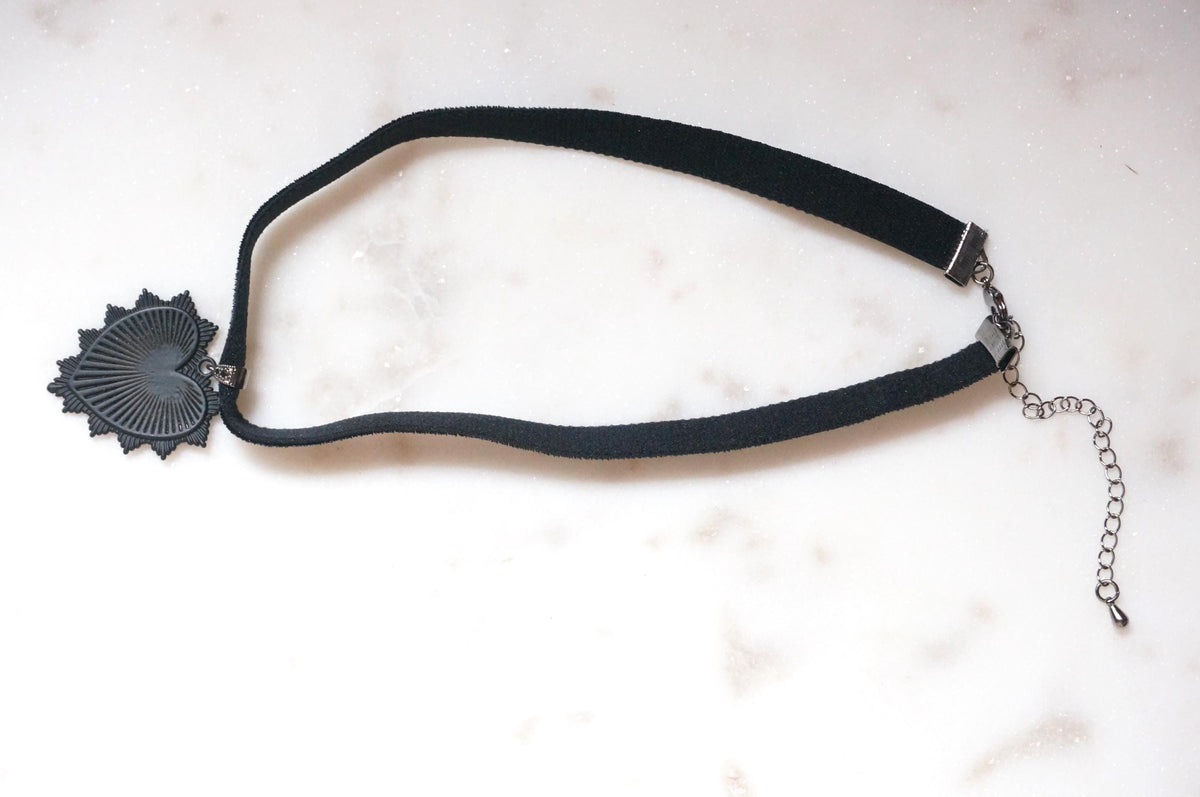 Black Heart Stretch Velvet Choker