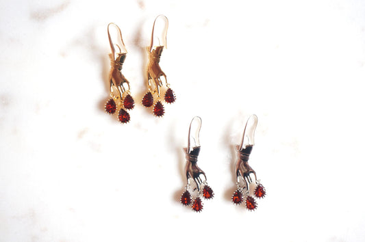 MACBETH Hand and Blooddrop earrings