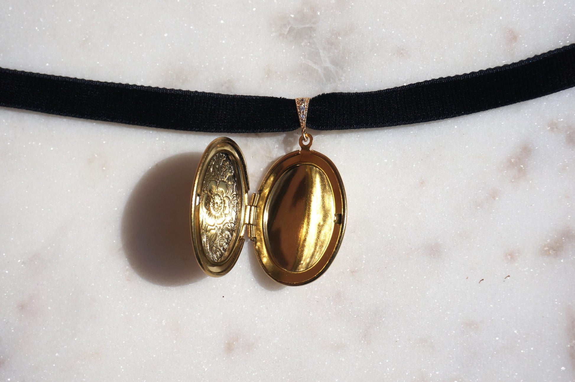 Botanical Oval Locket Stretch Choker