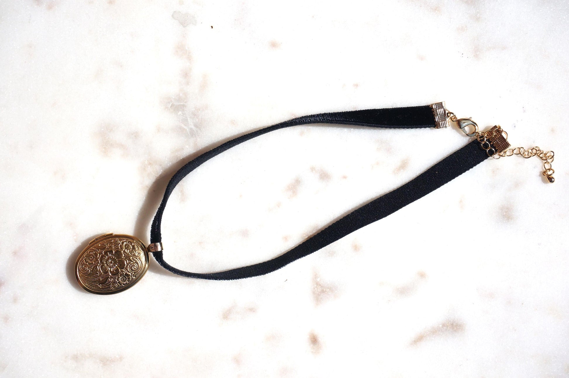 Botanical Oval Locket Stretch Choker