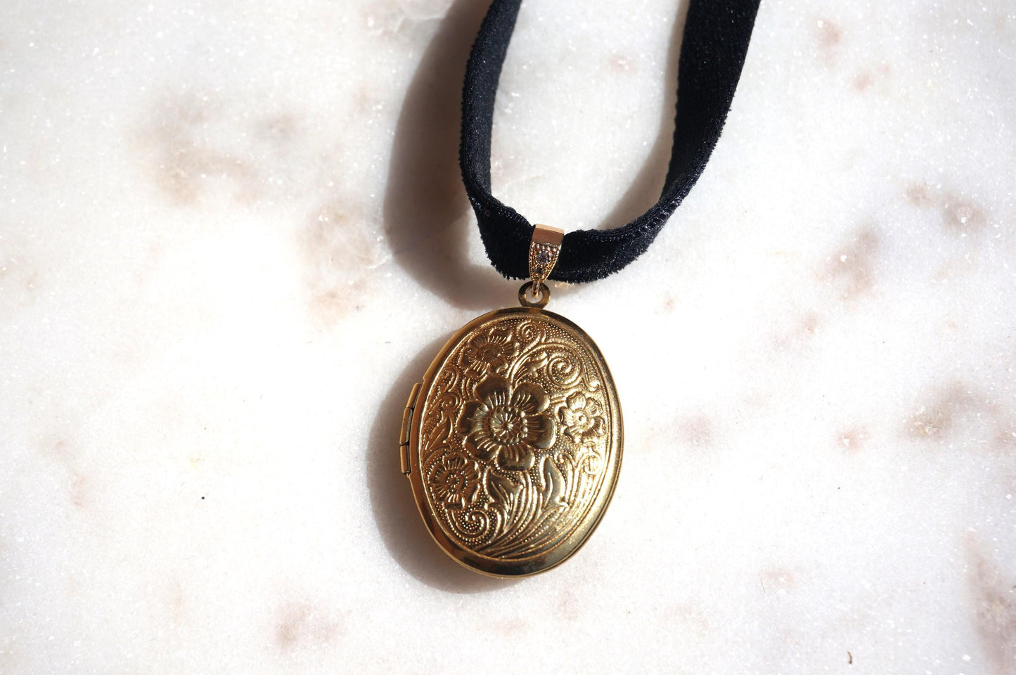 Botanical Oval Locket Stretch Choker