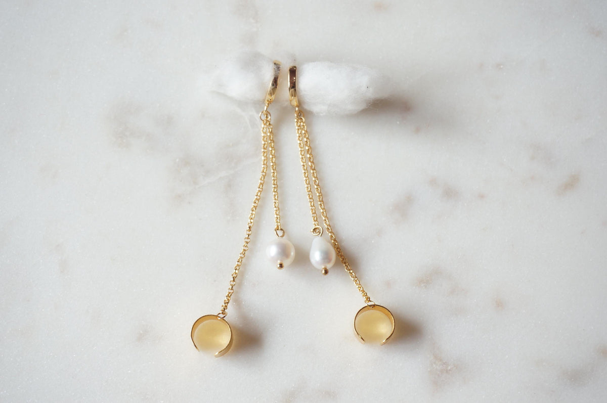 VIVIENNE Gold/Silver pearl Chain Earrings