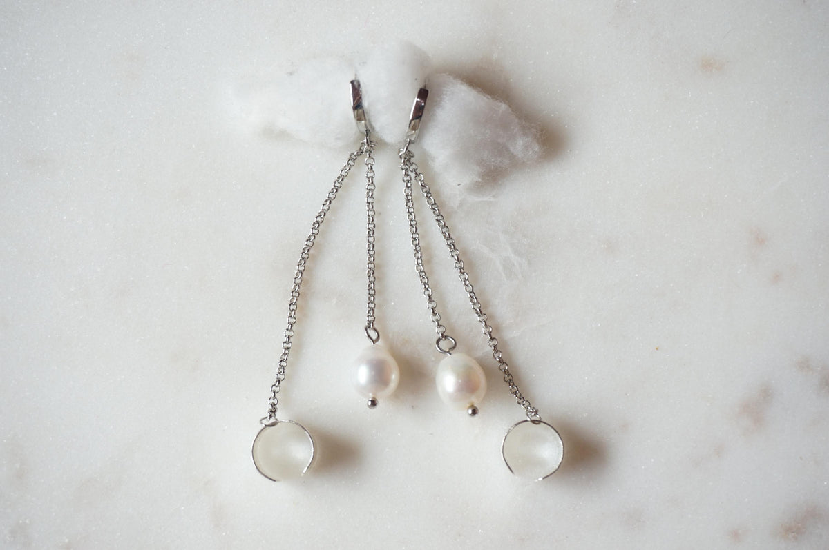 VIVIENNE Gold/Silver pearl Chain Earrings