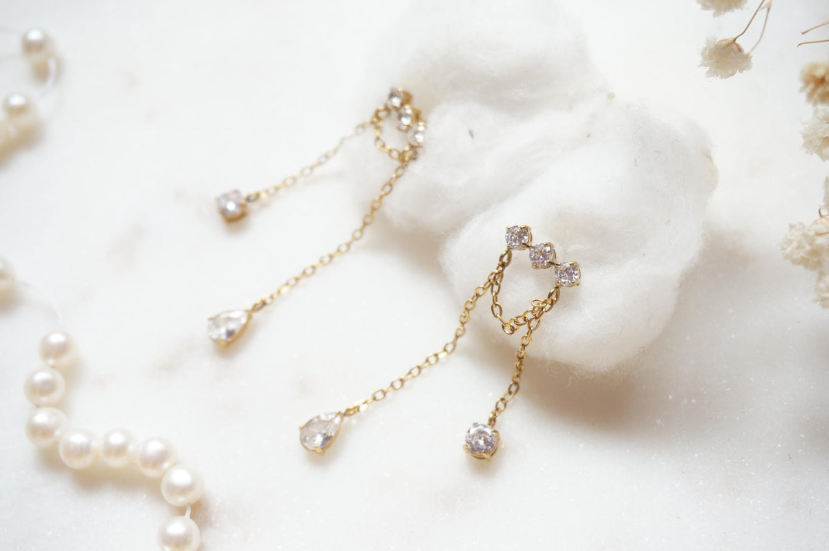 Arras Gold Chain Drapery Stud Earrings