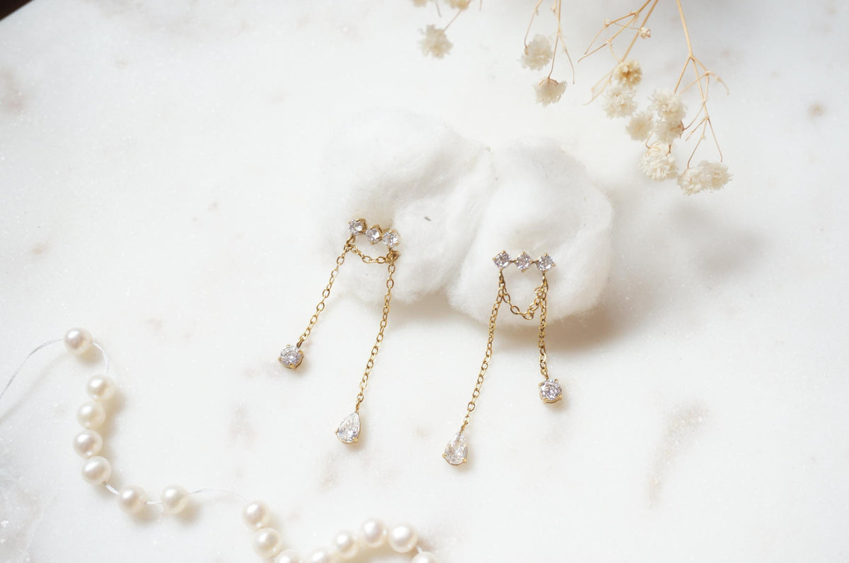 Arras Gold Chain Drapery Stud Earrings