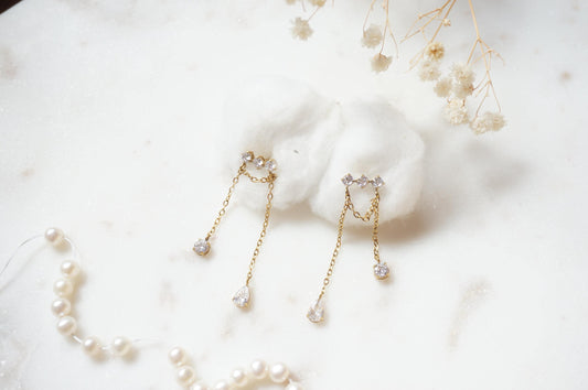 Arras Gold Chain Drapery Stud Earrings