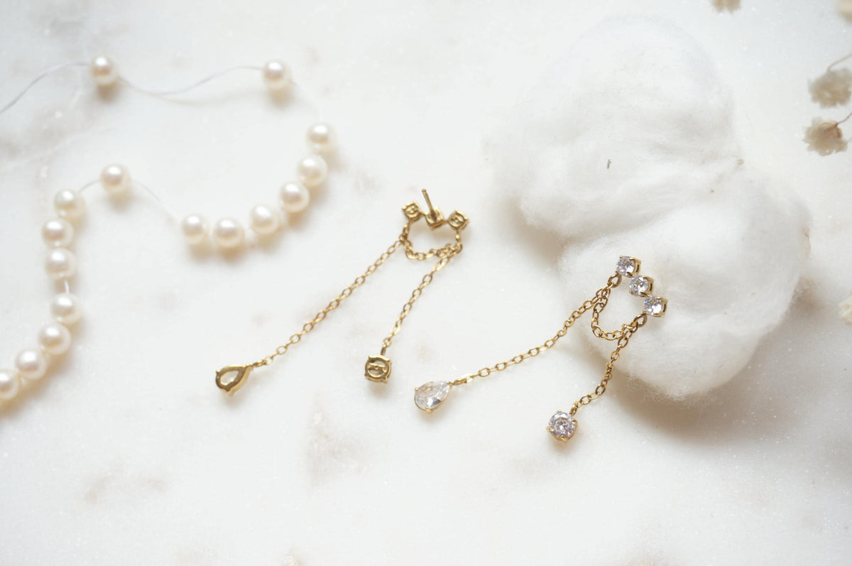 Arras Gold Chain Drapery Stud Earrings
