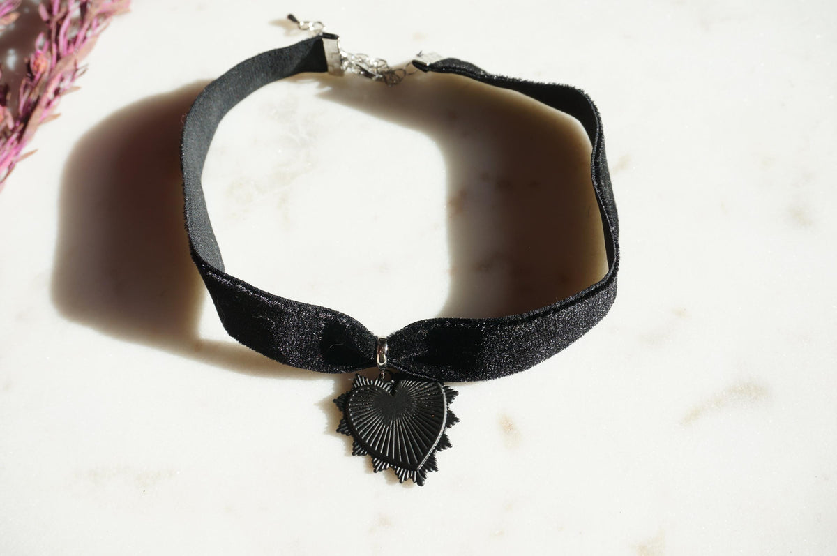 Black Radiating Heart Thick Stretch Velvet Choker