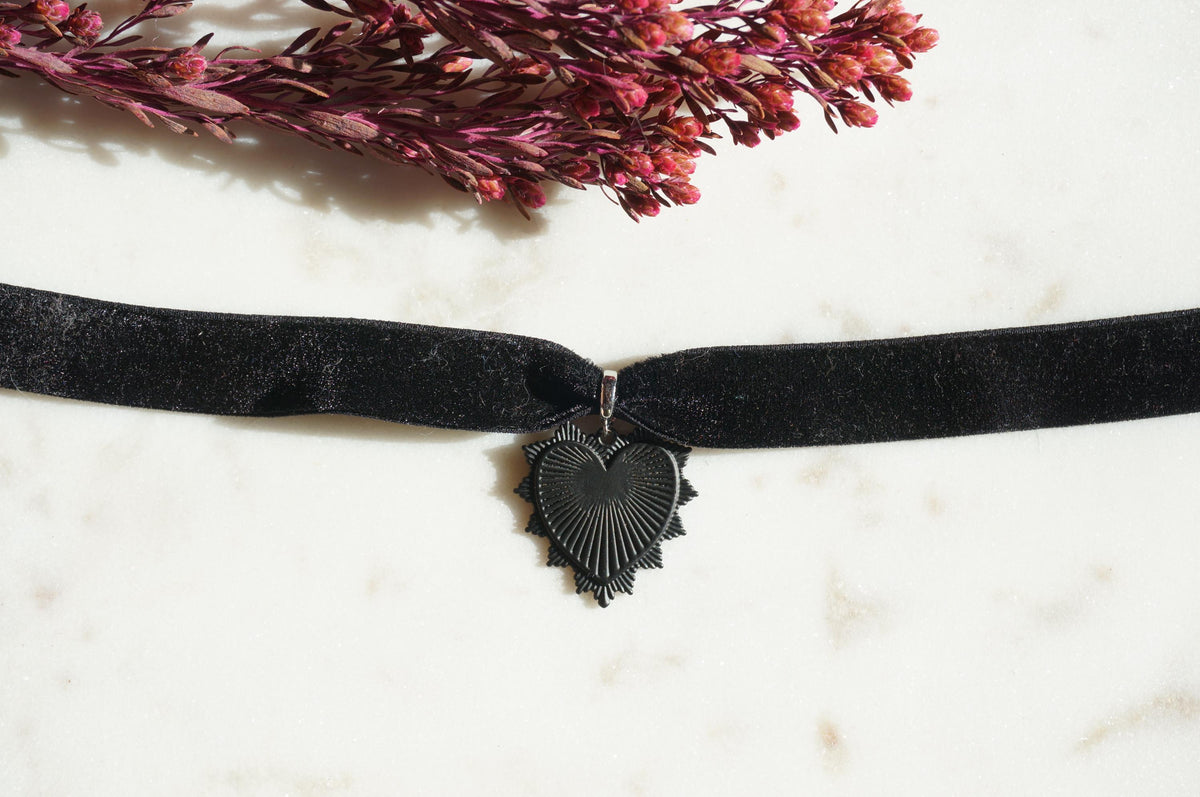 Black Radiating Heart Thick Stretch Velvet Choker