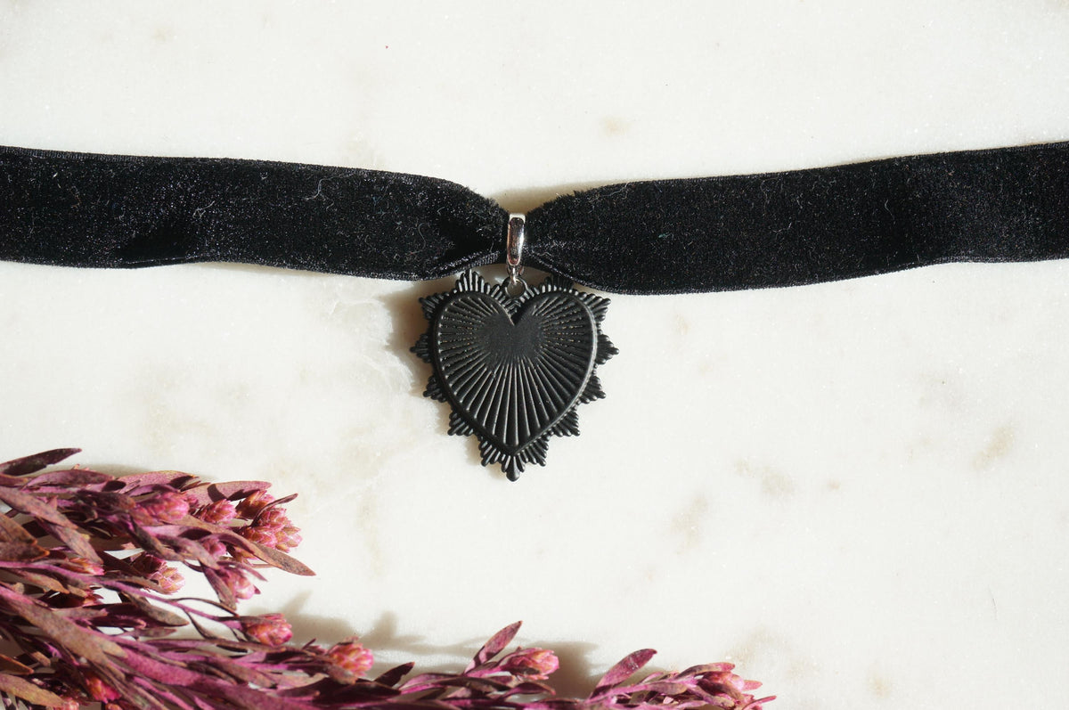 Black Radiating Heart Thick Stretch Velvet Choker