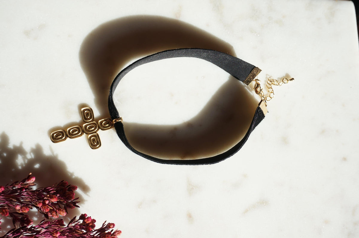 Chunky Cross Thick Stretch Velvet Choker