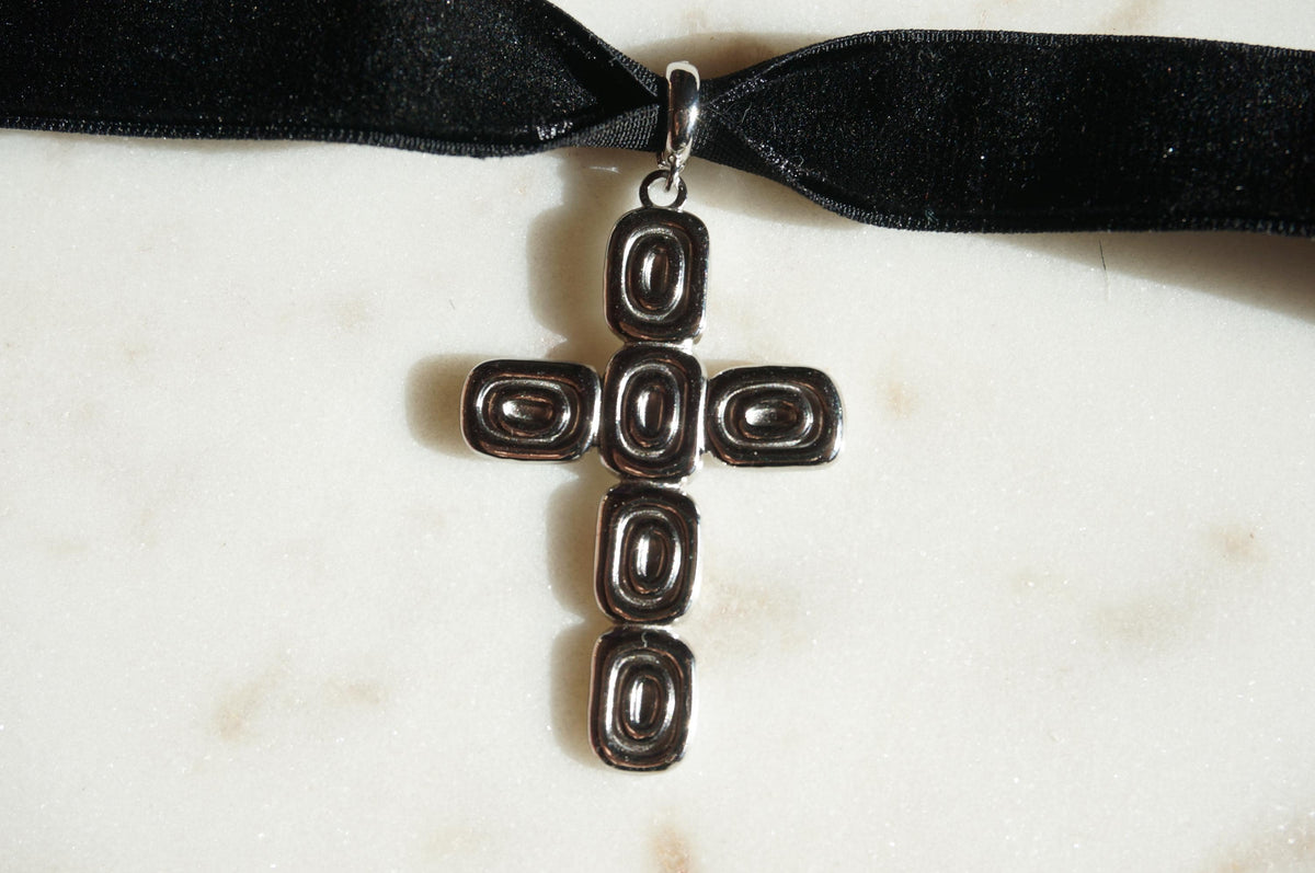Chunky Cross Thick Stretch Velvet Choker