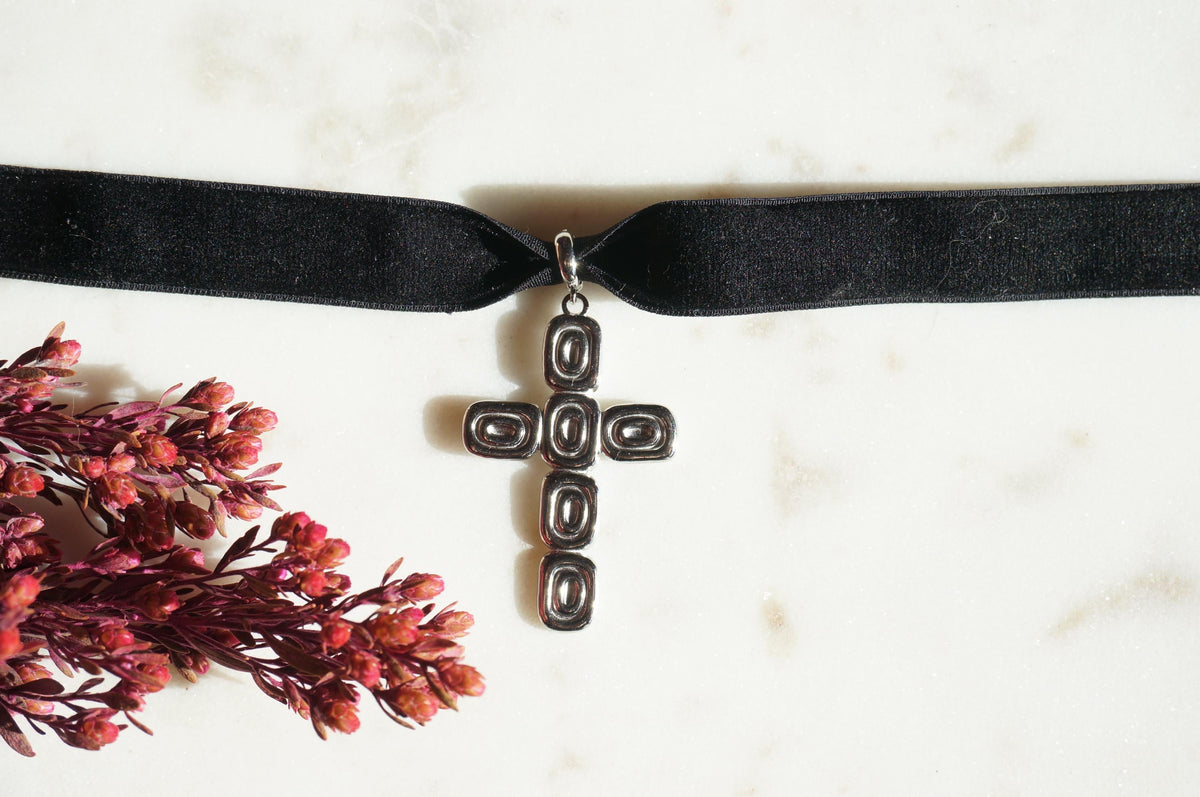 Chunky Cross Thick Stretch Velvet Choker