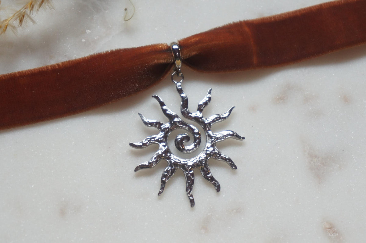 Silver sun swirl thick velvet choker
