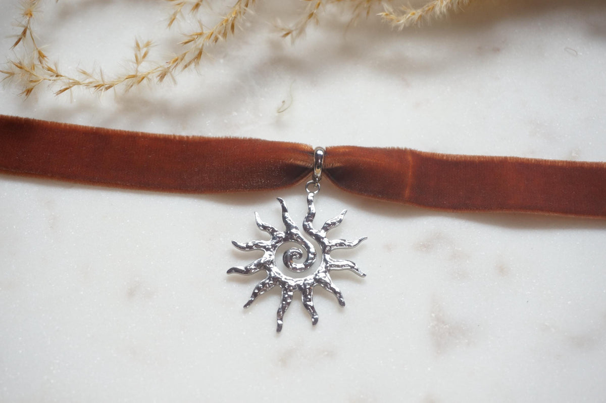 Silver sun swirl thick velvet choker