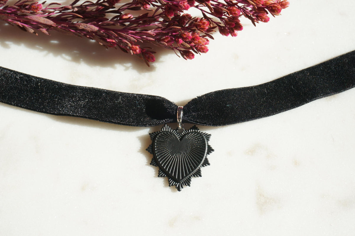 Black Radiating Heart Thick Stretch Velvet Choker