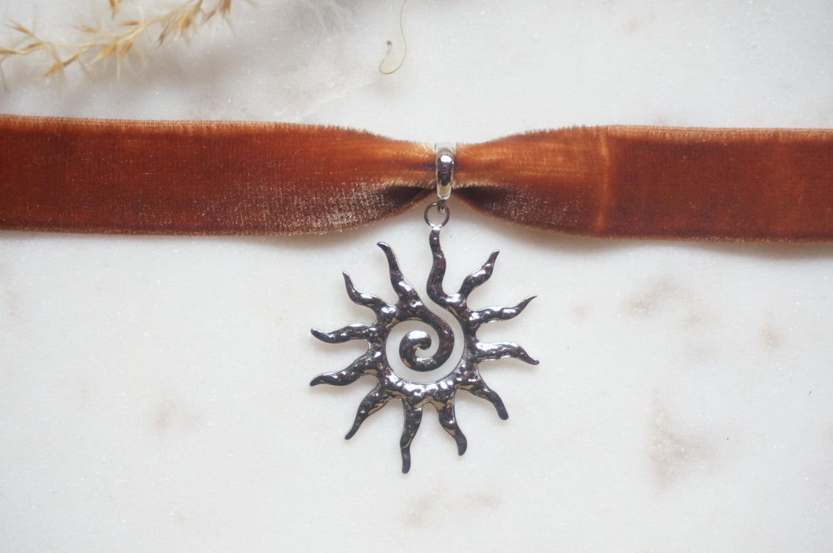 Silver sun swirl thick velvet choker