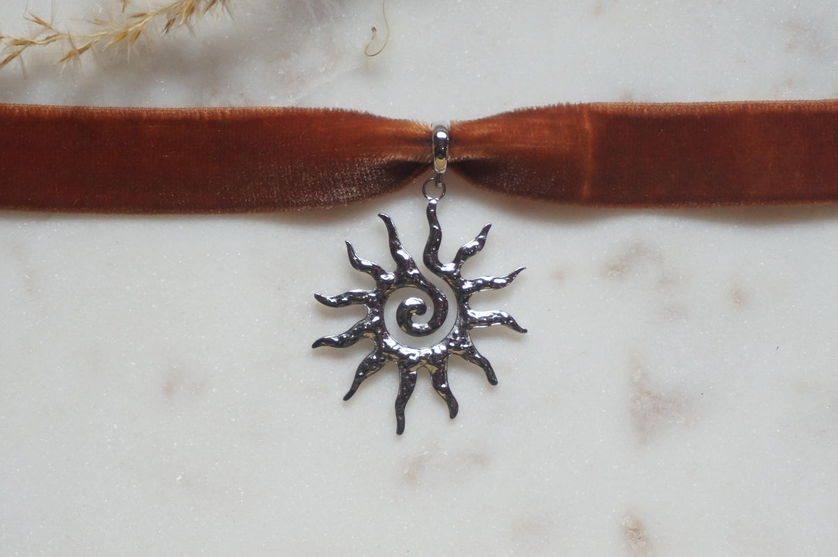 Silver sun swirl thick velvet choker