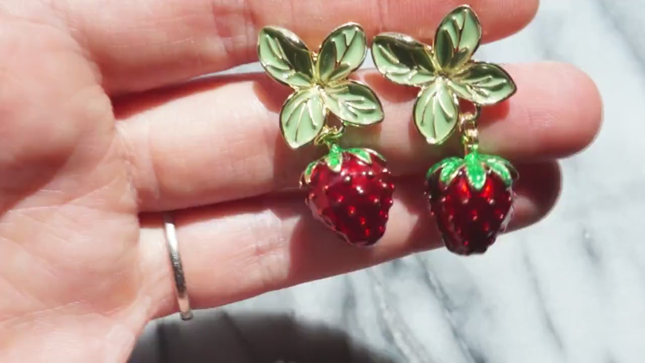 ICHIGO Strawberry Earrings / Fruit Earrings / Summer Earrings