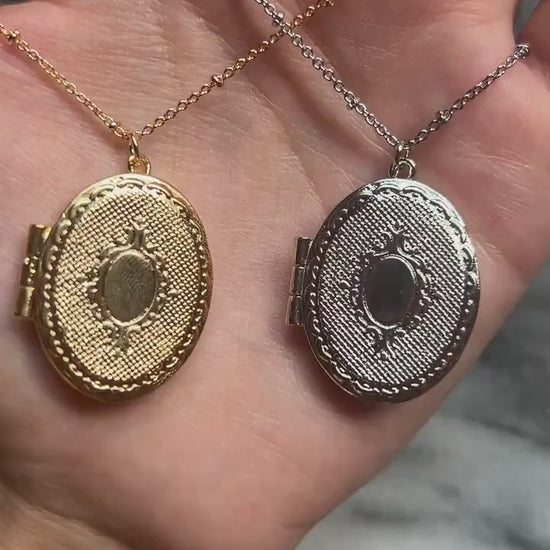 Oval Gold/Silver Antique Style Locket Necklace