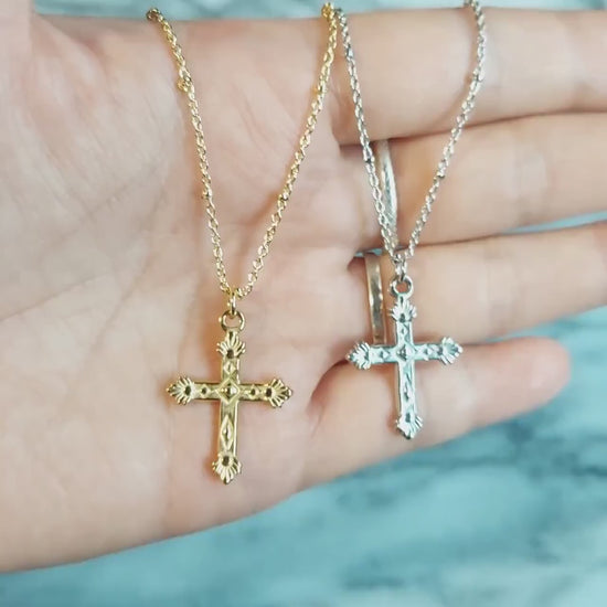 CROSS Antique Necklace in Gold / Silver