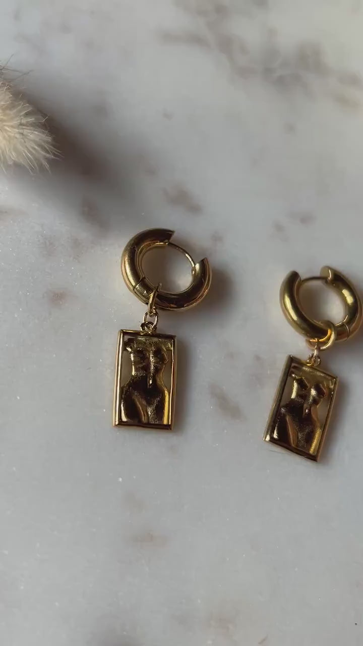 VENUS Chunky Gold Hoop Earrings