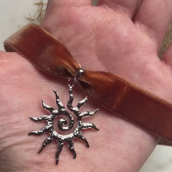 Silver sun swirl thick velvet choker
